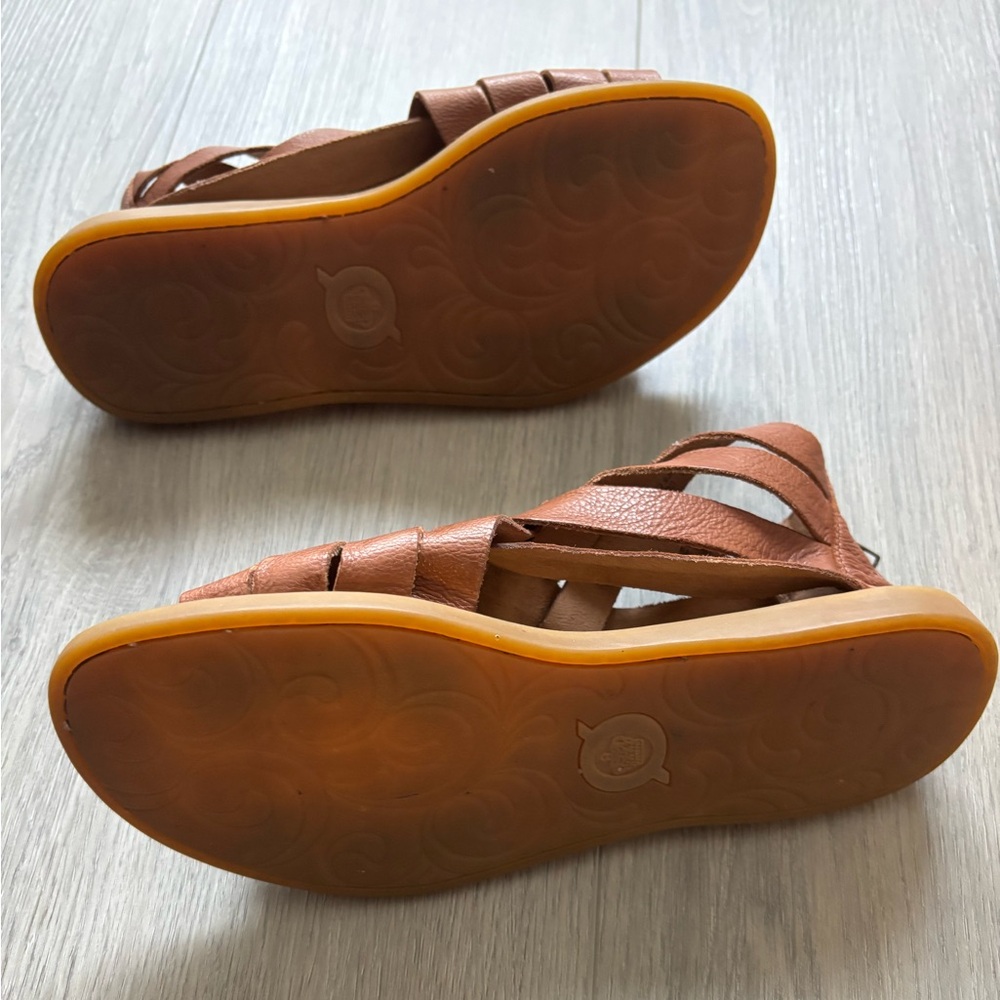 Born Women’s Iwa Sandal - Picture 7 of 9